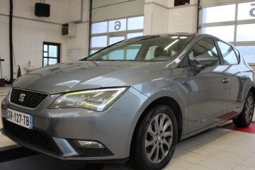 Kupuj Taniej. Lekko uszkodzony Leon w dobrej cenie.